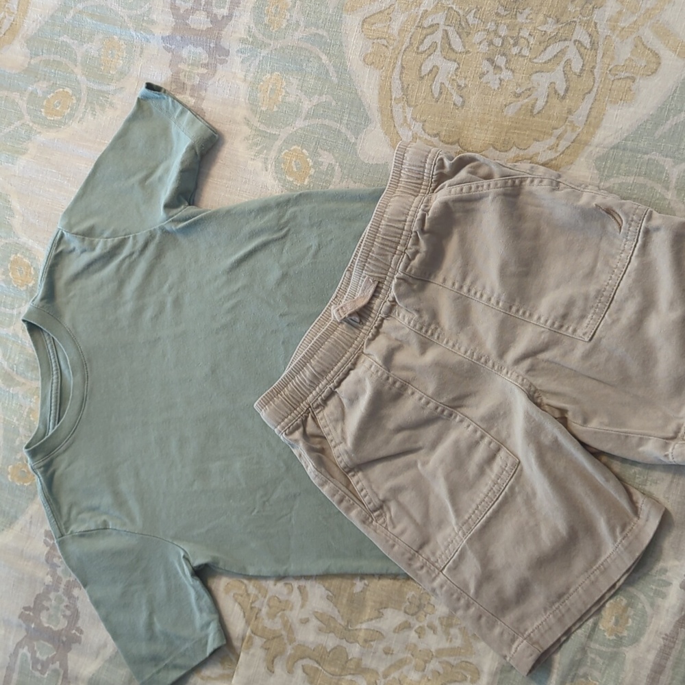 Boys Size 6 Tee Shirt & Nautica Beige Shorts